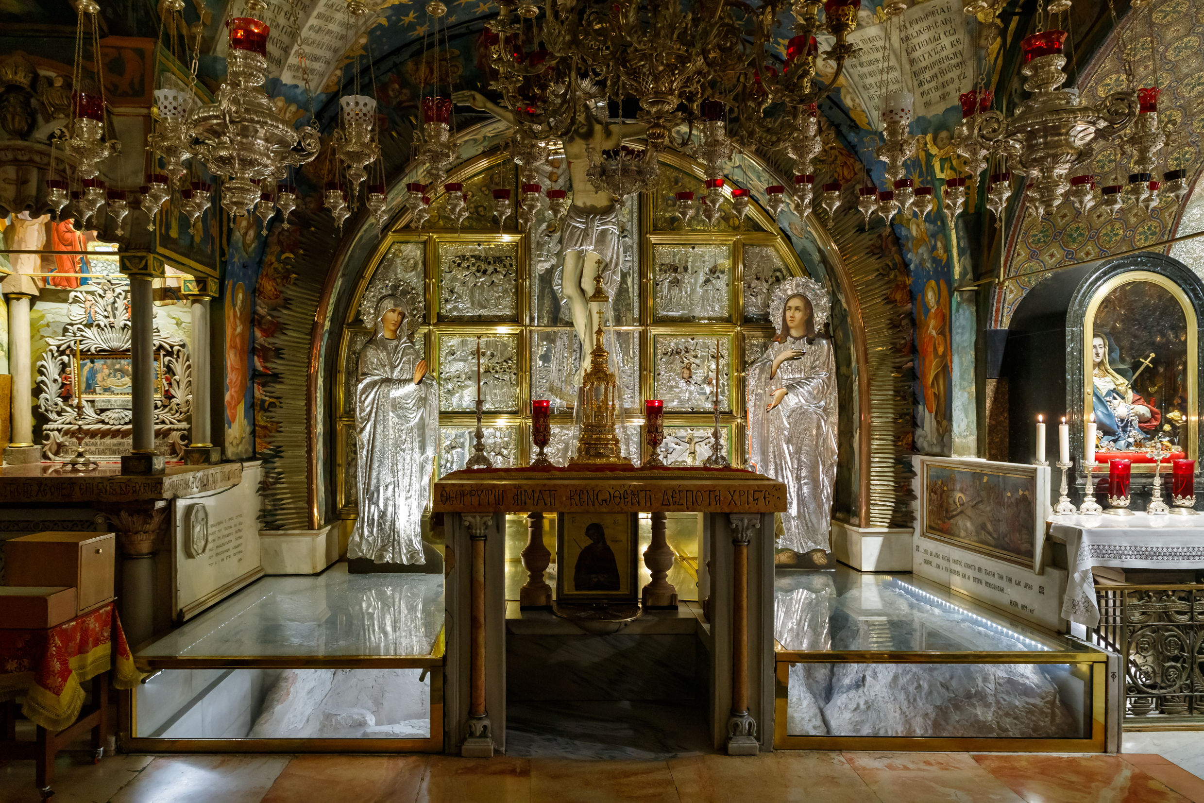 Altar da Basílica do Santo Sepulcro na Pedra do Calvário em Jerusalém