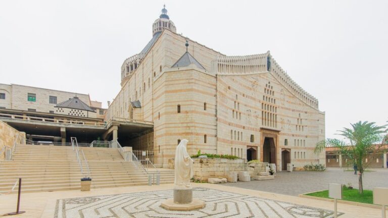 Basílica da Anunciação em Nazaré, Terra Santa – local do anúncio do anjo Gabriel a Maria