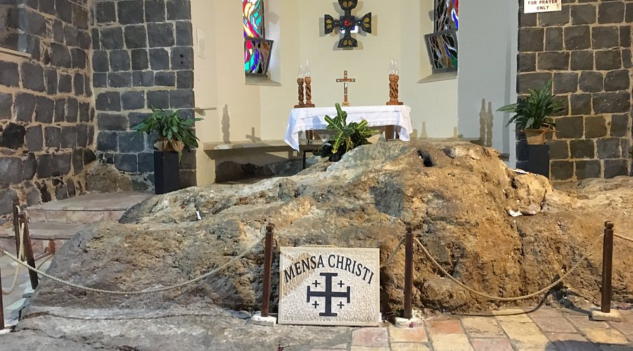 Pedra na Igreja de Mensa Christi em Nazaré