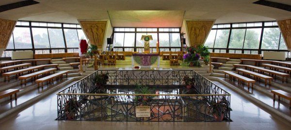 Interior da Igreja na Casa de São Pedro em Cafarnaum
